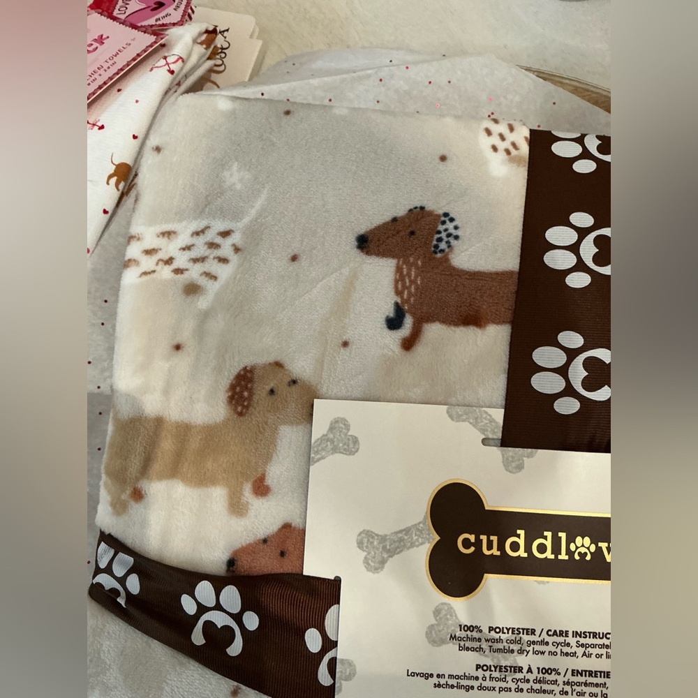 Multi Dachshund throw / blanket 50”x70” colors for all seasons use - Picture 6 of 11